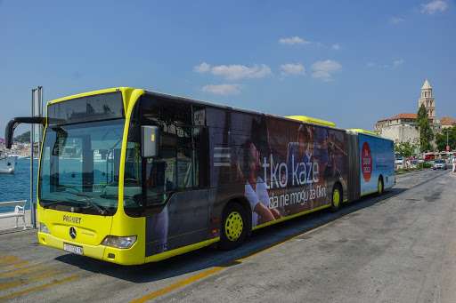 Slika žutog autobusa Promet Splita